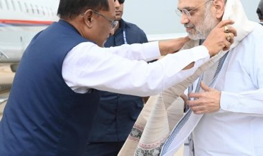 रायपुर : केंद्रीय गृह मंत्री अमित शाह के छत्तीसगढ़ आगमन पर मुख्यमंत्री विष्णुदेव साय ने स्वामी विवेकानंद एयरपोर्ट पर किया स्वागत