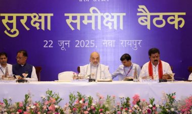 रायपुर : केन्द्रीय गृह एवं सहकारिता मंत्री अमित शाह ने रायपुर में नक्सलवाद पर छत्तीसगढ़, आंध्र प्रदेश, तेलंगाना, मध्य प्रदेश, महाराष्ट्र, झारखंड और ओडिशा के DGP/ADGP एवं वरिष्ठ अधिकारियों के साथ समीक्षा बैठक की अध्यक्षता की