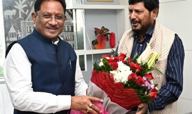 रायपुर : मुख्यमंत्री श्री विष्णु देव साय से केंद्रीय राज्यमंत्री श्री रामदास अठावले ने की सौजन्य मुलाकात